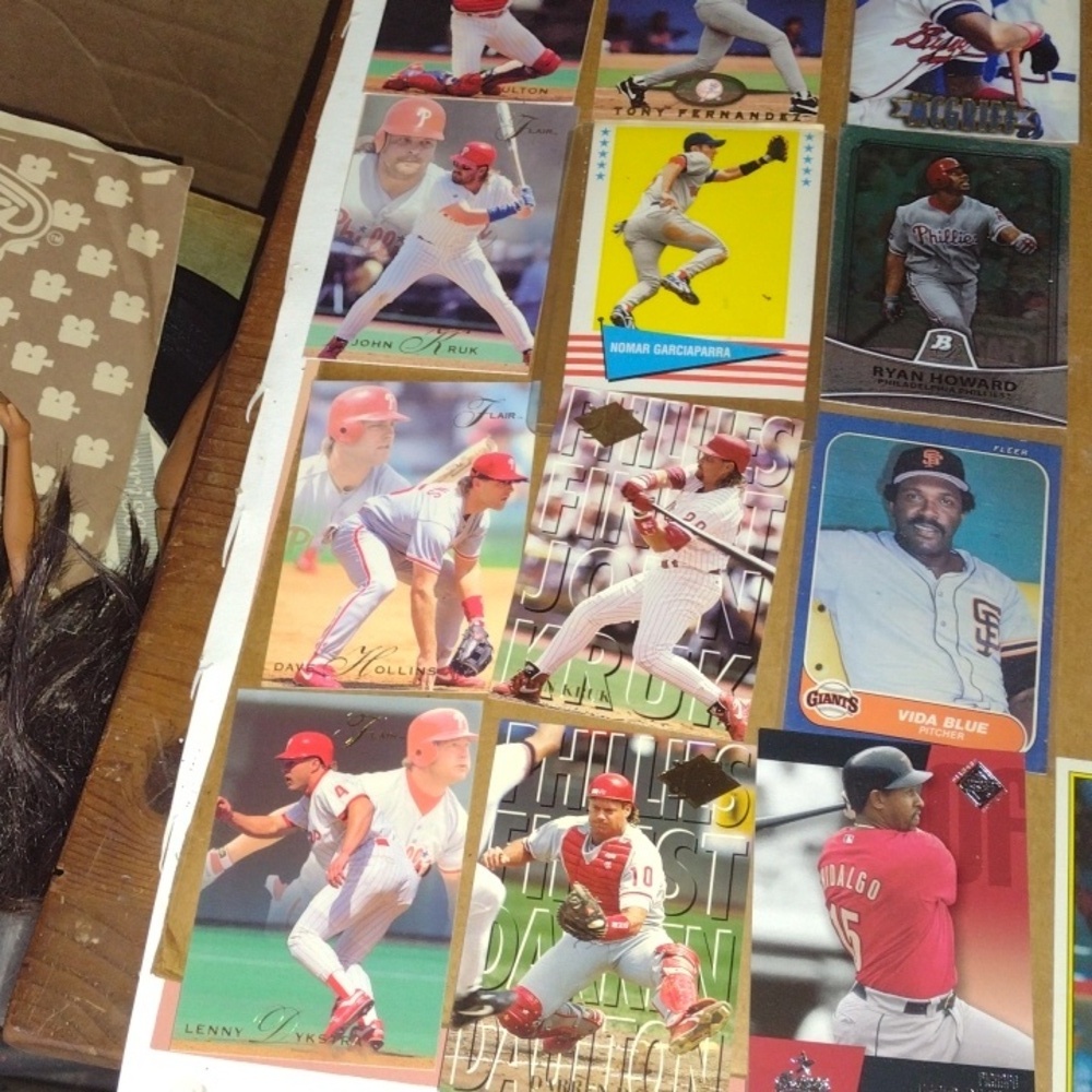Assorted Baseball Trading Cards - Picture 6 of 7